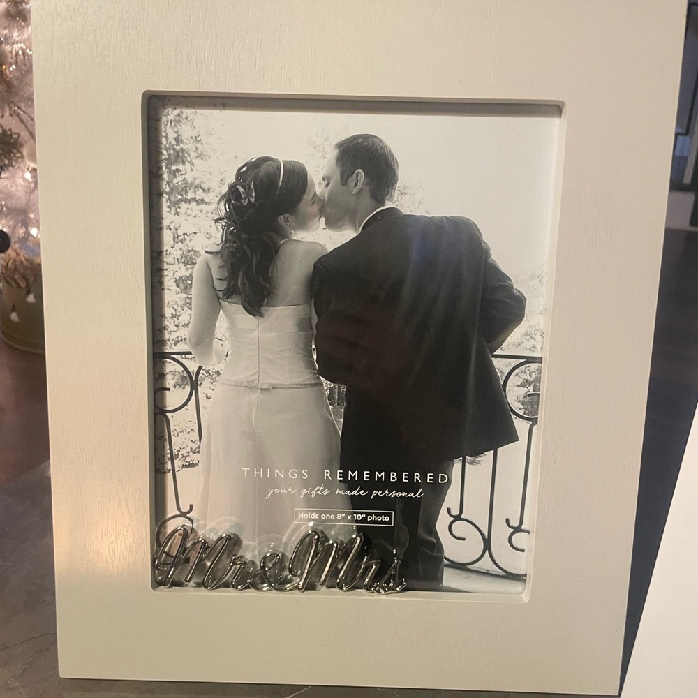 Frames - New 8x11 - Wedding or Couple
Type - New with box - White